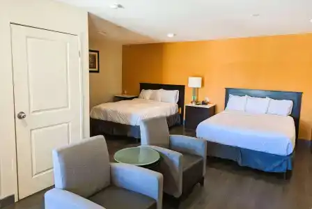 Ramada by Wyndham Culver City - 2
