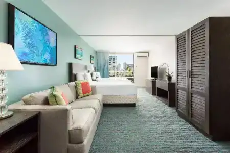 Courtyard by Marriott Waikiki Beach - 35