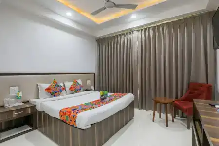 FabSapphire Inn - 17