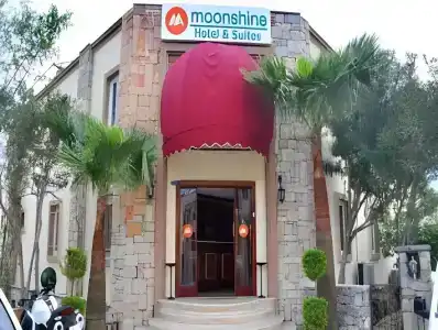 Moonshine & Suites - 24