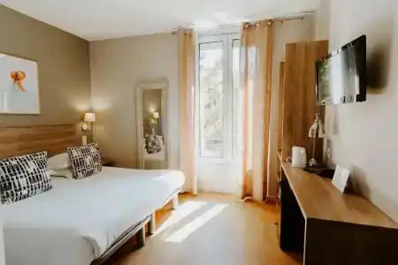 Hôtel Le Petit Castel - 60