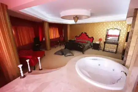 Grand Corner Boutique - 65