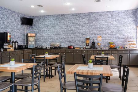 AmericInn by Wyndham North - 22