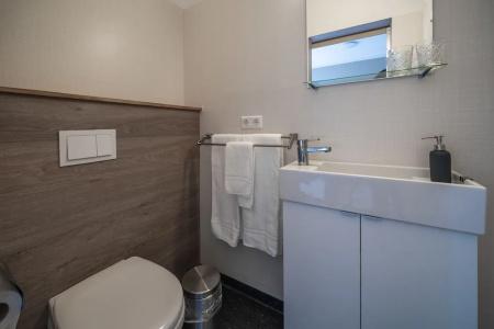 Holt Inn - 103