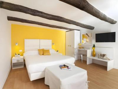 La Piazzetta Guest House - 14