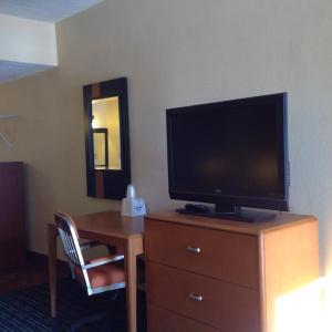Diamond Inn & Suites - 8