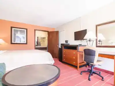 Rodeway Inn & Suites Southeast - 24
