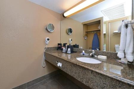 Best Western Royal Sun Inn & Suites - 43