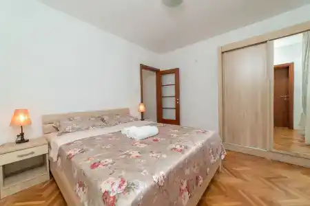 Elena - 156