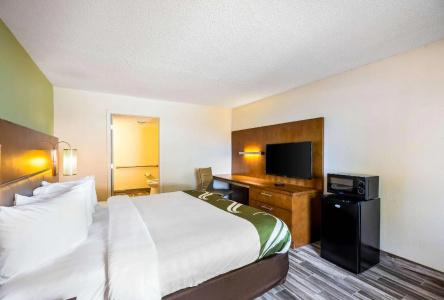 Quality Inn & Suites Downtown - 18