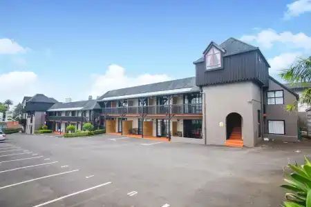 Knights Inn - 11