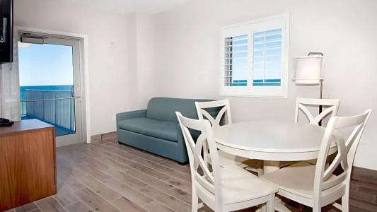 Holiday Inn Express & Suites Beach Beachfront by IHG - 128