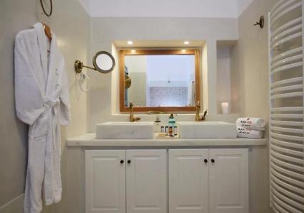 Black Rose Beach Suites - 5