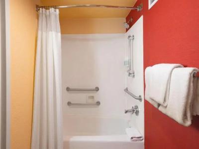 Courtyard by Marriott Dallas in Legacy Park - 29