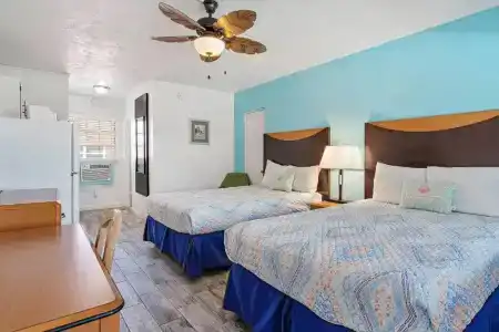 Malibu Resort - 4
