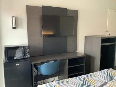 Americas Best Value Inn - - 12