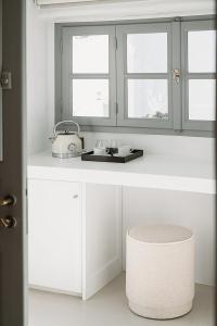 Four Seasons Hydra Luxury Suites - 17