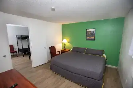 Traveler's Uptown - 50