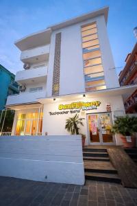 Sunflower Beach Backpacker Hostel - 0