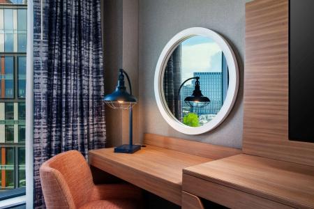 Hampton Inn Boston Seaport District - 4