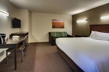 EverSpring Inn & Suites - 42