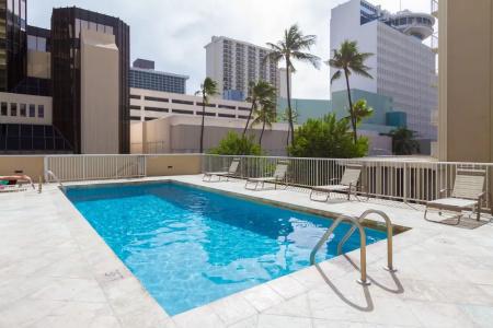 Tropical Studios At Marine Surf Waikiki - Free Parking - Best Location - Full Kitchen - Swimming Pool - 44
