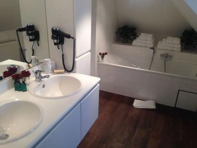 Canalside House - Luxury - 12