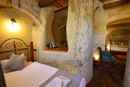 Sarnich Cave Suites - 60