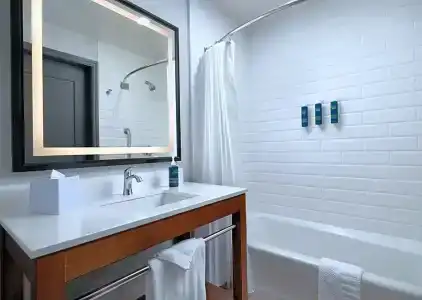 Four Points by Sheraton Downtown - 22