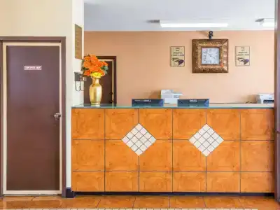 Econo Inn & Suites - 1