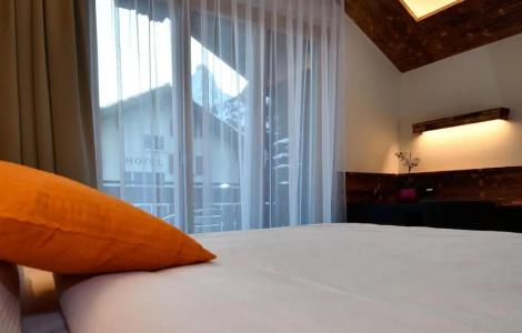 Elite - 27