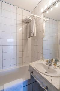 Ours Blanc - Place Victor Hugo - 19