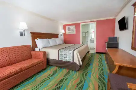 Days Inn by Wyndham Virginia Beach Town Center - 2