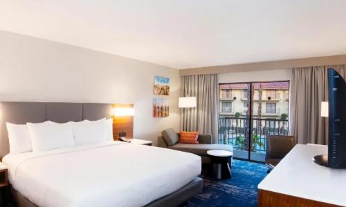 DoubleTree by Hilton - 30