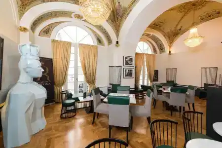 Il Salotto della Regina - 17