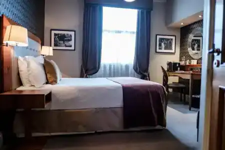 The Drayton Court - 53