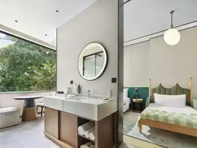 Hilton Garden Inn West Lake - 33