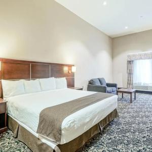 Woodbine & Suites - 19