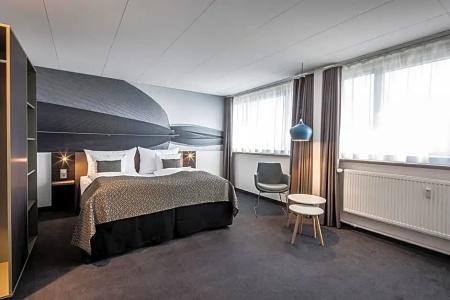 Best Western Plus Airport - 90
