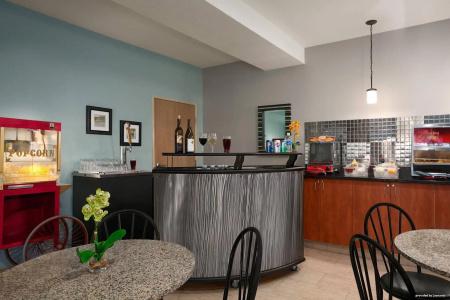 Best Western Plus Peppertree Airport Inn - 12