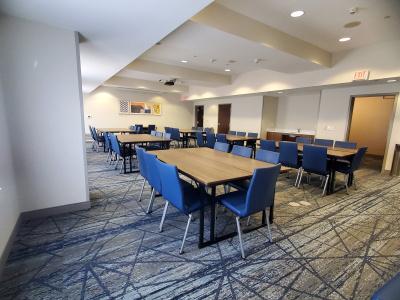 Holiday Inn Express & Suites West - 36