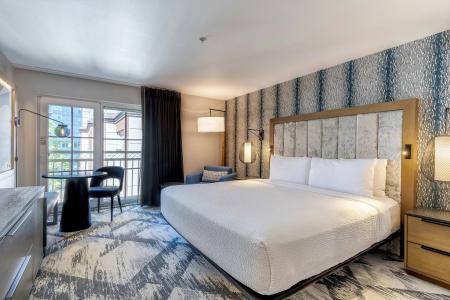 Silver Cloud - Seattle Broadway - 3