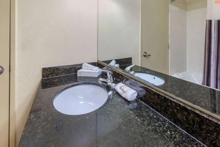 La Quinta Inn by Wyndham Ft. Lauderdale Northeast - 8