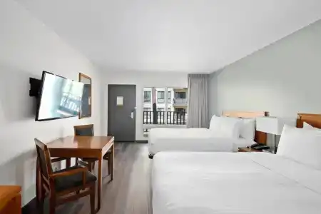 Vagabond Inn - 13