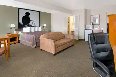 Super 8 by Wyndham Airport - 26