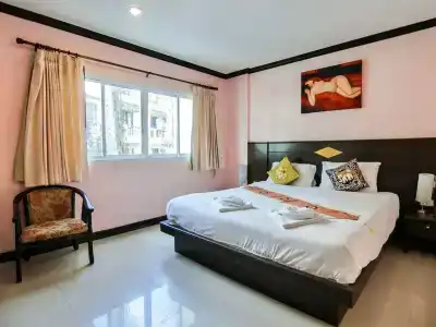 Hollywood Inn Love - 3