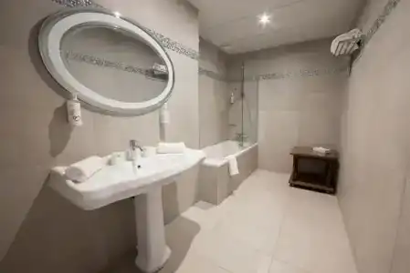 Hôtel Le Royal Promenade des Anglais - 133