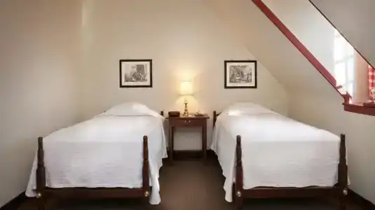 Colonial Houses - A Colonial - 15
