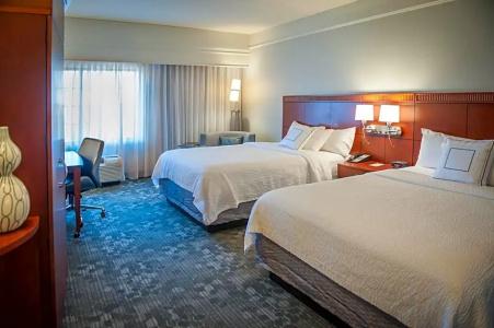 Courtyard by Marriott Downtown - 35