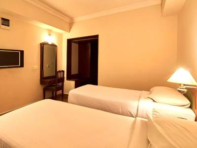 Park Plaza - 2